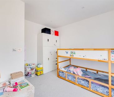 A modern property finished to a high standard throughout providing ... - Photo 4