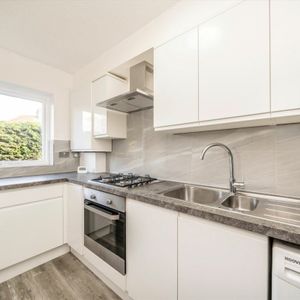 Norman Road, SW19, London - Photo 3