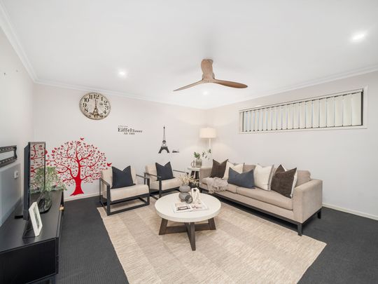 MODERN HOME WITH MULTIPLE LIVING AREAS + SOLAR - Photo 1