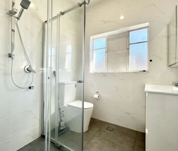 Beautifully presented family home set in prime location, offering b... - Photo 2