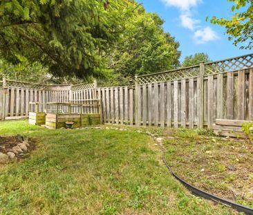 For Lease - 8 Oban Court Unit# upper level, Clarington, Ontario - Photo 2