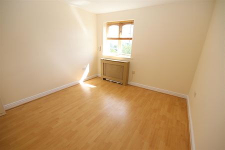 1 bedroom Apartment to let - Photo 2