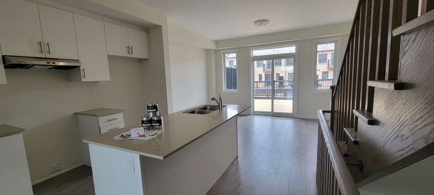 For Lease - 31 Cherry Hill, Barrie, Ontario - Photo 1