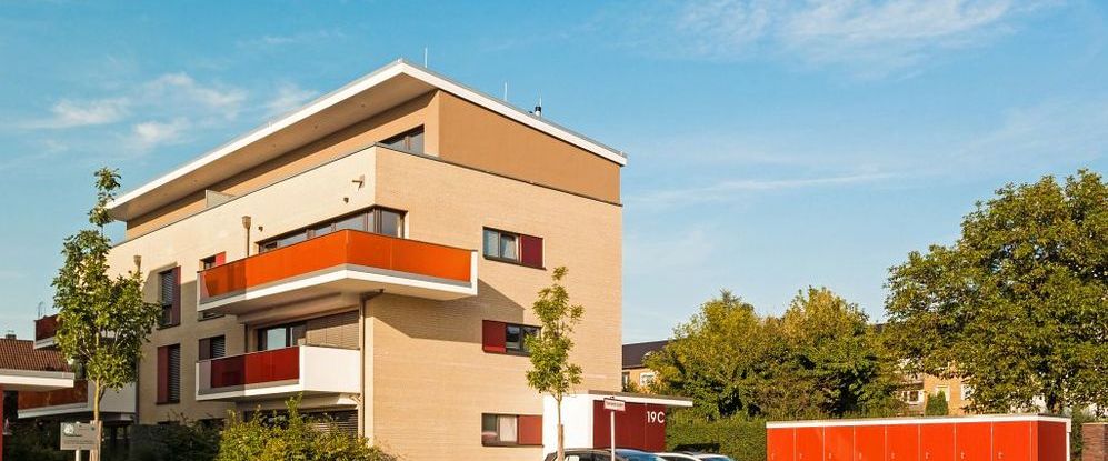 Exklusives Wohnen mit Einbauküche und eigenem Stellplatz - Photo 1