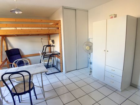 Studio 20 M² en intra- muros proche porte Saint Lazare, - Photo 2
