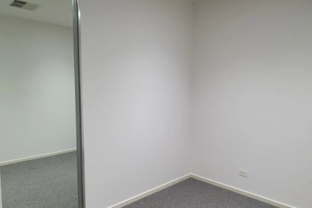 LUXURY 3-BEDROOM APARTMENT, WALKING DISTANCE TO WESTFIELD SHOPPING CENTRE WEST LAKES - Photo 2