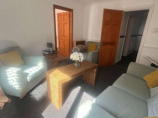 Downs Road Room 2 - Photo 1