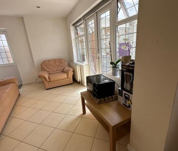 1 bedroom in a house share to rent - Photo 4