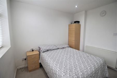 2 bedroom ground floor maisonette to rent - Photo 2