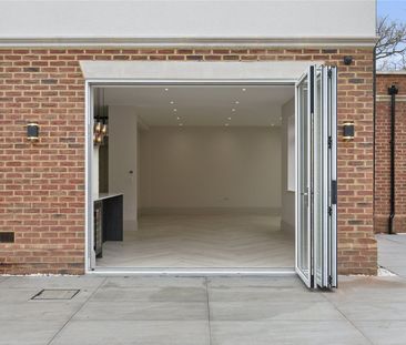 Queens Road, Hersham, KT12 - Photo 3