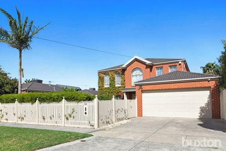 4 Bedrooms Plus Study, 3 Living Rooms, 2 Bathrooms & A Double Garage! - Photo 4
