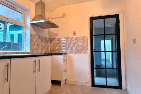 3 bedroom terraced house to rent - Photo 3