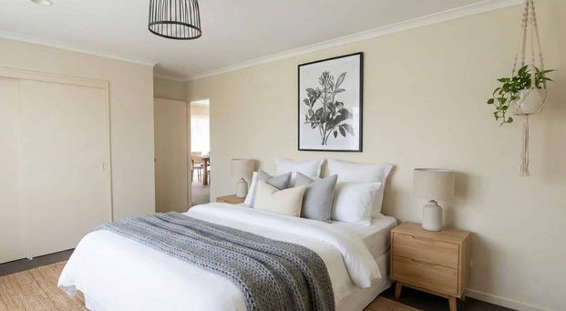 Sunny brick home - Photo 1