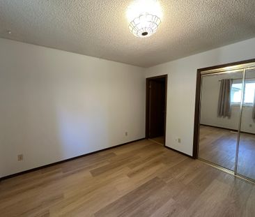 Double attached garage, Dog Friendly Full House in Parkvale - Photo 6