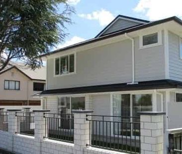 Modern 3-Bed, 2-Bath Luxury Living in Desirable Location - Photo 1