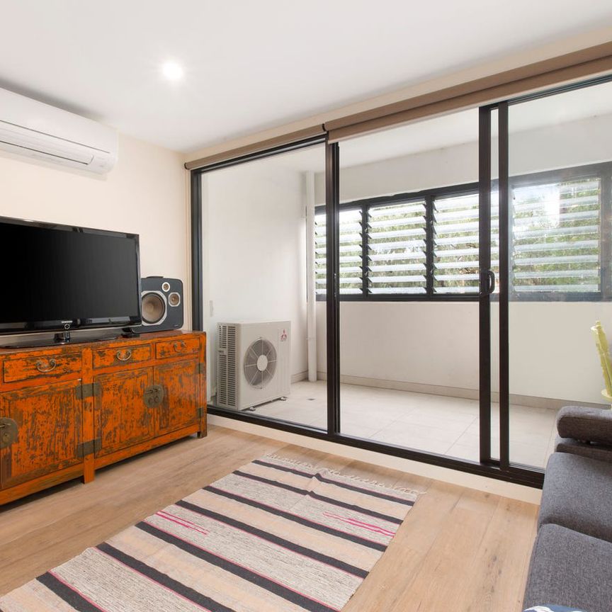 PRIVATE & MODERN QUIET APARTMENT! - Photo 1