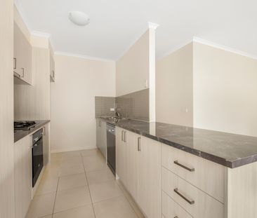 31 Kimberley Grove, Pakenham VIC 3810 - House For Rent | Domain - Photo 3