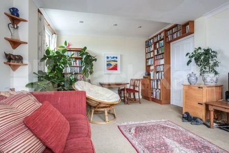 A bright and spacious two double bedroom property in Crouch End - Photo 4