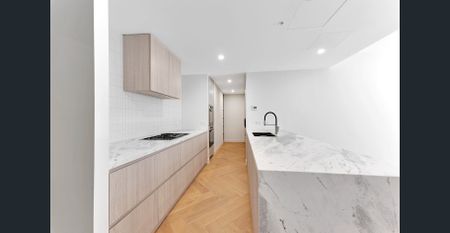 Spacious Three Bedroom Home with Enormous Terrace - Photo 5