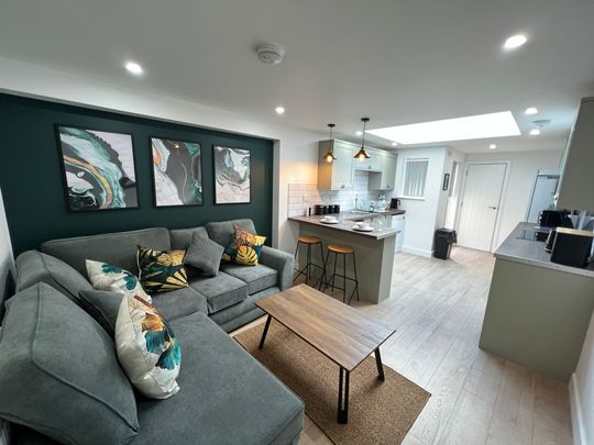 Augustus Road Room 4 - Photo 1