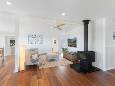 6 MONTH LEASE OFFERED - PROPERTY TO BE LISTED FOR SALE - Photo 2