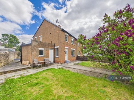 3 bedroom semi-detached house to rent - Photo 4