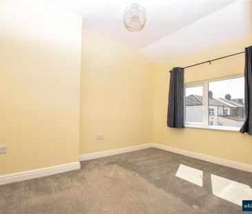 3 bedroom end of terrace house to rent - Photo 2