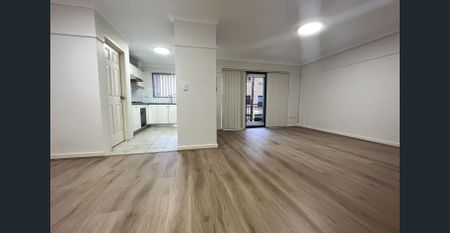 Well Presented 2 Bedroom Unit - Photo 2