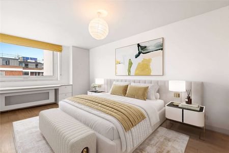 A superb three bedroom apartment with lift, parking and a balcony with views over Hyde Park - Photo 5