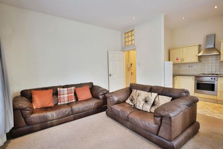 2 bedroom Flat to rent in The Vicarage, Byker, Newcastle upon Tyne - Photo 3