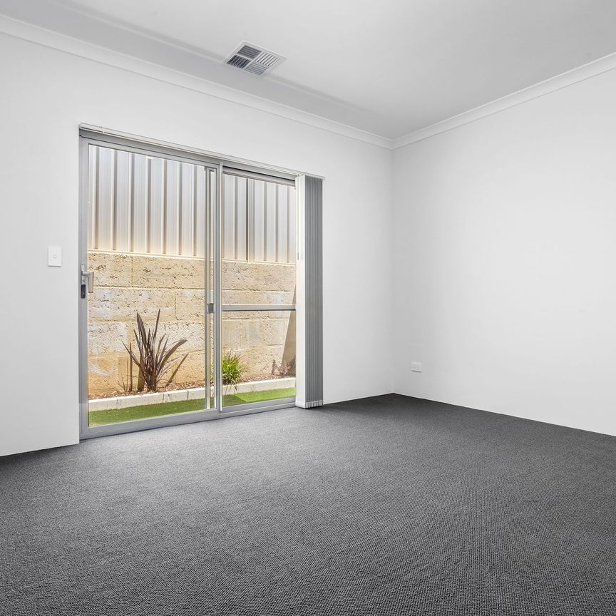 30 Manarola Loop, Coogee. - Photo 1