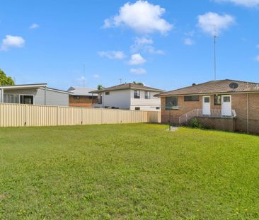 8 Hillcrest Avenue, Bateau Bay, NSW 2261 - Photo 6