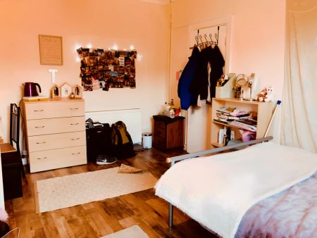 3 Bed 1 Bath - Photo 4