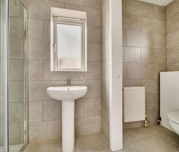 4 bedroom semi-detached house to rent - Photo 6