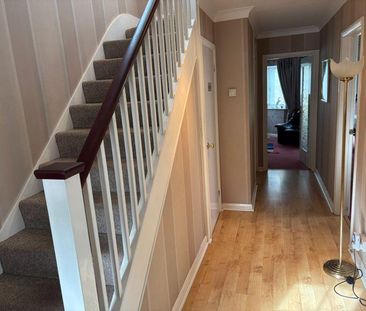 4 bedroom detached house to rent - Photo 2