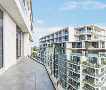 RESORT STYLE LIVING IN SUPERB SECURE SETTING WITH COMMUNAL TENNIS C... - Photo 3