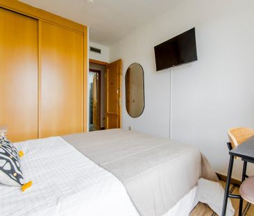 Calle del Oriana, Madrid, Community of Madrid 28045 - Photo 2