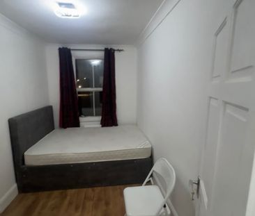 Room in a Shared House, Hermit Road, E16 - Photo 4