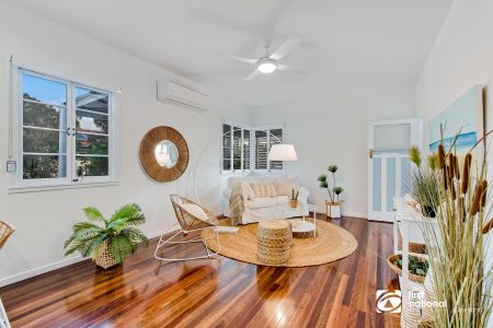 BEAUTIFUL COTTAGE IN OYSTER POINT - "RYAN COTTAGE " - Photo 2