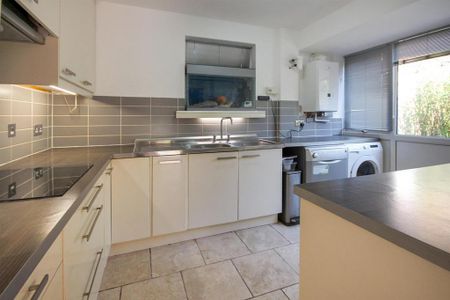 4 bedroom detached house to rent - Photo 5