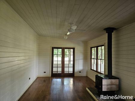 Charming 2-Bedroom Cottage - Photo 3