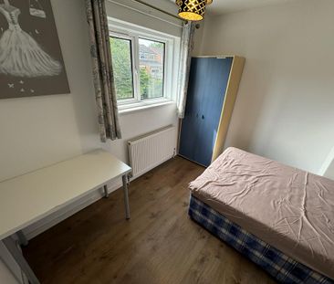 5 bedroom terraced house to rent - Photo 4