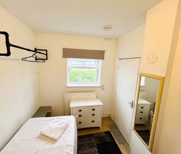 Room in a Shared Flat, Woodland Terrace, SE7 - Photo 4