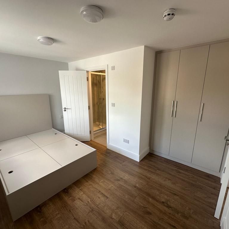 1 bedroom in a house share to rent - Photo 1