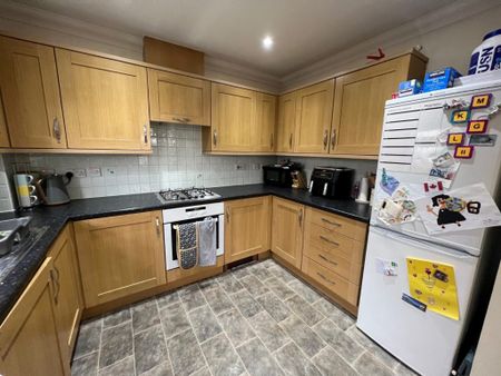 2 Bedroom Flat / Apartment - Water Lane, Totton - Photo 5