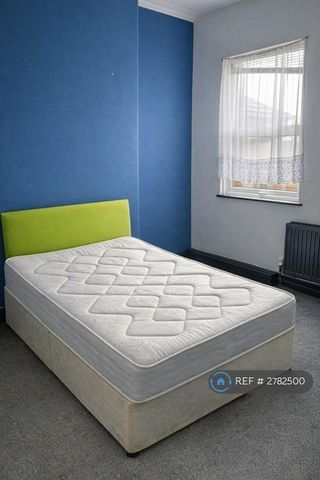 4 bedroom flat to rent - Photo 4