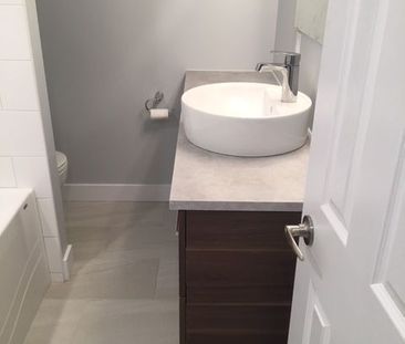 For Lease - 1258 Firestone Crescent Unit# B, Parkway Park - Queensw... - Photo 3