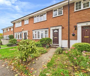 Springfield Avenue, Hampton, TW12 - Photo 1