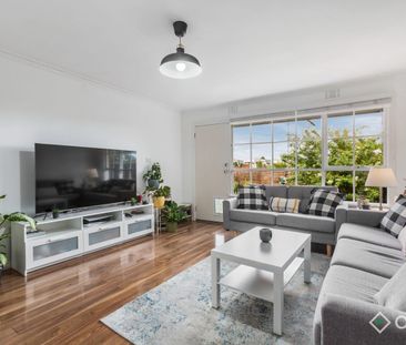 Cute Two Bedroom - Photo 3