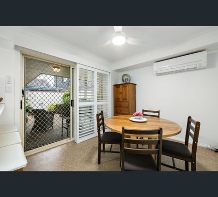 2/80 Morgan Street, Merewether, NSW 2291 - Photo 2